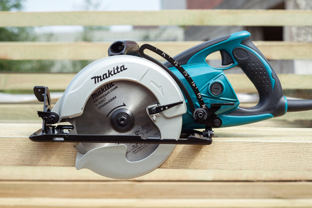 Minsk, Belarus, august 20, 2017: A circular saw Makita 5477NB. Makita Corporation founded on March 21, 1915, it is based in Japan.のeditorial素材