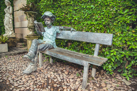 A closeup of a statue sculpture garden decorの写真素材