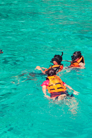 Similan island, Thailand-Nov 09, 2015 : Tour Similan Islands clear water beautiful sea like a heaven at Similan island, Phang-nga Thailandのeditorial素材