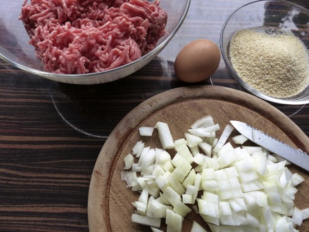 Meatballs ingredients, ground beef, egg, breadcrumbs, onion
lの写真素材