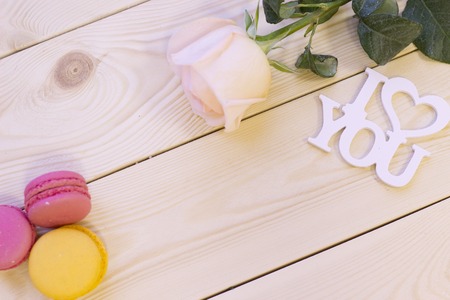 Wooden background with a cream roseの写真素材