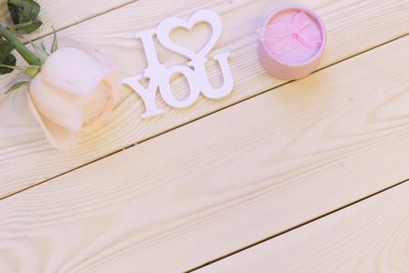 Wooden background with a cream roseの写真素材