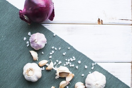 red onion and garlicの写真素材