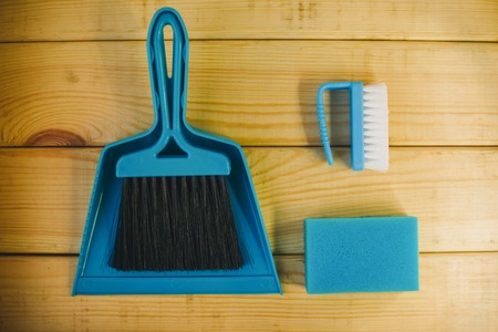 Healthy Lunch Concept. A green lunch box with sliced orange and kiwi, sandwich in a box, apple and banana, light wooden background, close up, top viewの写真素材