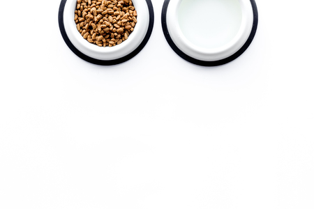 pet care with dry food for pet - cat in plastic bowl on white background top view space for textの写真素材