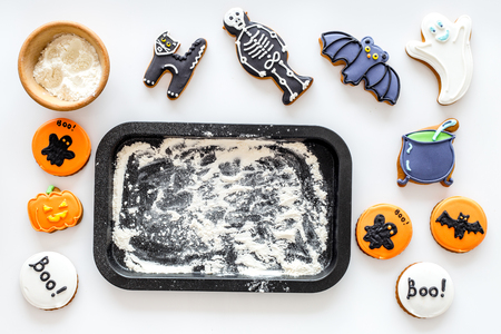 Preparing halloween gingerbread cookies. White background top view mockupの写真素材