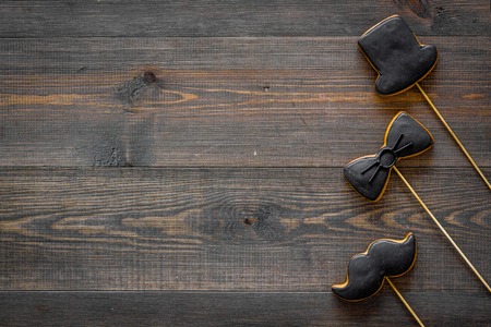 Happy Father's day present cards. Black tie, mustache and hat cookies. White desk background top view mockupの写真素材