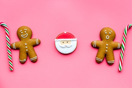 Gingerbread man cookies for New Year meal on pink background top viewの写真素材