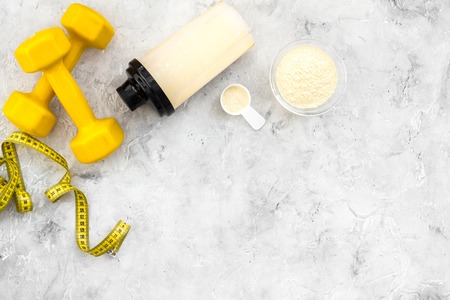 protein powder for fitness nutrition to start training and bars on gray background top view mock-upの写真素材