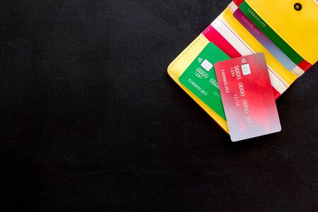 Pay by card in online shop concept and wallet on black background top view mock-upの写真素材