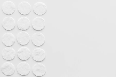 pattern of cosmetic cotton pads on white background top view mockupの写真素材