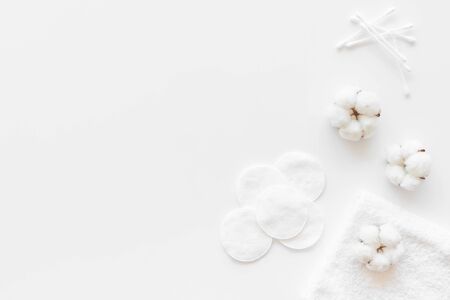 pattern of cosmetic cotton pads and swabs on white background top view mock-upの写真素材