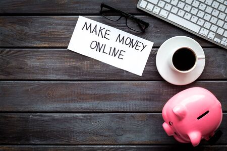E-commerce online concept with piggy bank on office workplace. Top viewの写真素材