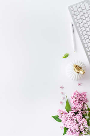 Flat lay office table desk with jasmine flowers bouquet. Workspace with laptopの写真素材