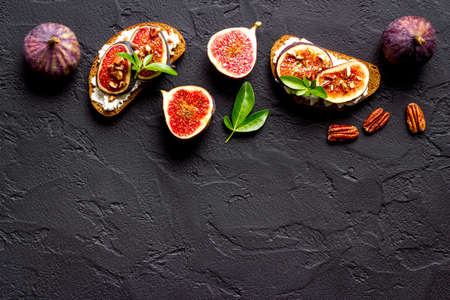 Sandwiches with figs, cheese and honey on tableの写真素材