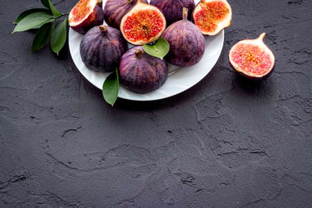Fresh purple fig fruit with leaves. Close upの写真素材