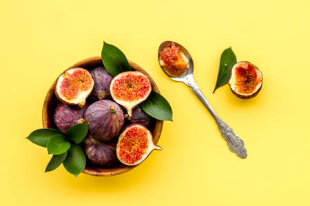 Fresh ripe figs in a bowl with leaves. Mediterranean fruit backgroundの写真素材