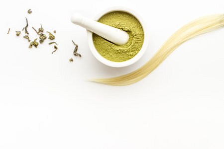Henna powder with curl hair for natural color dyeing