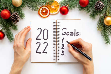 Goals 2022 - New Year plan, text in notebook. Top view, flat layの写真素材