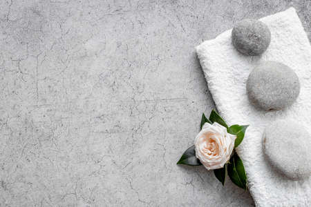 Spa massage stones with pink roses, beauty treatment backgroundの写真素材