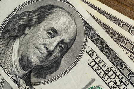 Portrait of Benjamin Franklin on a one hundred dollar bill
の写真素材