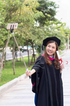 Newly graduate female college student looking for a job via online mediaの写真素材