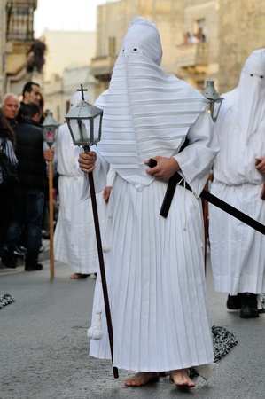 MOSTA, MALTA - APR 22 - men in white hood during in the Good Friday procession in the village of Mosta in Malta April 22, 2011のeditorial素材