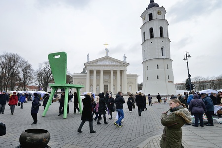 VILNIUS, LITHUANIA - MARCH 1: Unidentified peoples in annual traditional crafts fair - Kaziuko fair on Mar 1, 2013 in Vilnius, Lithuaniaのeditorial素材