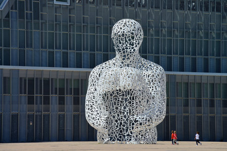 ZARAGOZA, SPAIN-APRIL 18   The modern sculpture El Alma del Ebro by Artist Jaume Plensa on 18 April 2014 in Zaragoza  Spain   Was created for the International EXPO in Zaragoza のeditorial素材