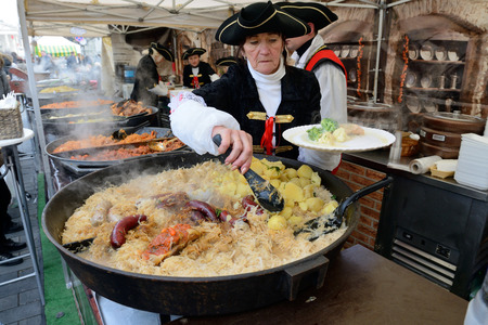 VILNIUS, LITHUANIA - MARCH 6: Unidentified people trade food in annual traditional crafts fair - Kaziuko fair on Mar 6, 2015 in Vilnius, Lithuaniaのeditorial素材