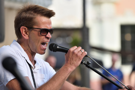VILNIUS, LITHUANIA - MAY 20: Unidentified musician sings in Street Music Day on May 20, 2017 in Vilnius. Its a most popular event on May in Vilnius, Lithuaniaのeditorial素材