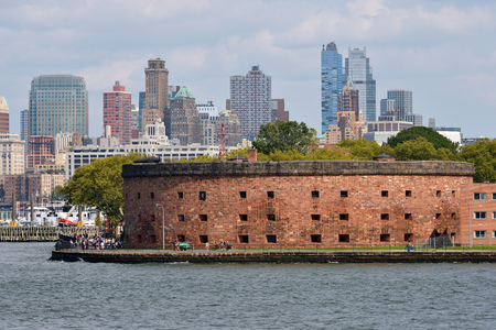 NEW YORK CITY - AUG. 27: Castle Williams on August 27, 2017 in New York City, NY. Castle Williams is a circular fortification of red sandstone on the northwest point of Governors Island, NYC.のeditorial素材