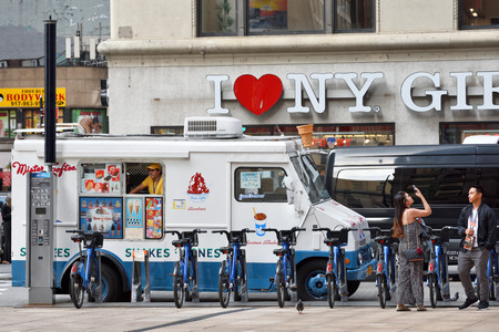 New York City,, USA - AUG. 27: Street food cart in Manhattan on August 27, 2017 in New York City, NY. Manhattan is the most densely populated borough of New York City.のeditorial素材
