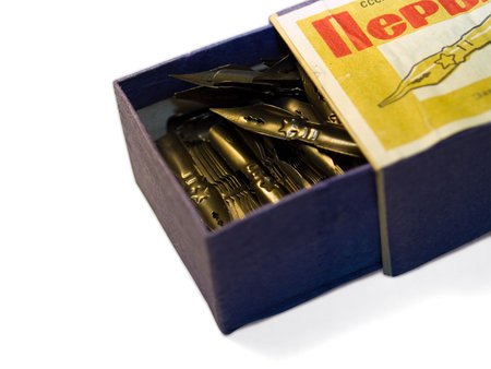 box with old-fashion pens isolated on whiteの写真素材