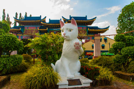 White cat monument is the Kuching South City Council Cat Statue. Sarawak Malaysia. his monument is a landmark for Kuching city and popular photo spot with locals and tourists.の写真素材