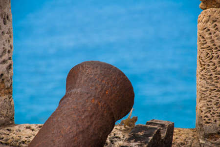 Fort Castillo del Moro, Castle San Pedro de la Roca del Morro, Santiago De Cuba, Cuba: Gun at the fortress wall at the Bay.の写真素材