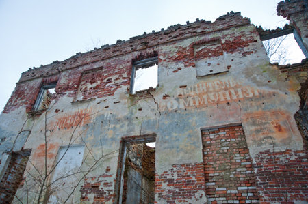 LENINGRAD REGION, RUSSIA - MARCH 9, 2014: view of the destroyed old buildings on the territory of the Blumentrostov and von Gersdorff estate in Kummolovo in cloudy weatherのeditorial素材