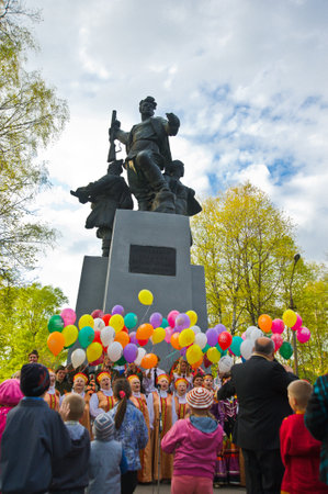 OSTASHKOV, TVER REGION, RUSSIA - MAY 9, 2014: Celebrations of people on may 9, victory in the war of 1945. People gathered in the center of the city at the monument of soldiersのeditorial素材