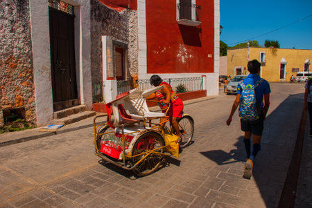 VALLADOLID, MEXICO, YUCATAN - MARCH 2018: Colorful buildings on Mexican street in the center of the old city of Valladolid in Mexico on the Yucatan Peninsulaのeditorial素材