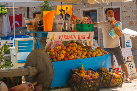SIDE, TURKEY: Turkish seller of natural orange juice. Side city, Turkeyのeditorial素材