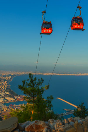ANTALYA, TURKEY: Cable lift to Mount Tunektepe on a sunny summer day. The upper station is built at an altitude of 605 m.のeditorial素材