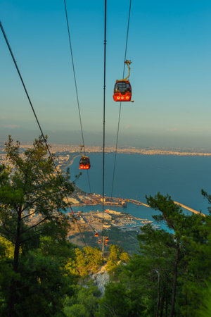 ANTALYA, TURKEY: Cable lift to Mount Tunektepe on a sunny summer day. The upper station is built at an altitude of 605 m.のeditorial素材