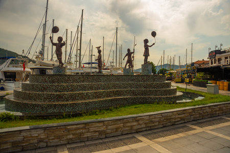 MARMARIS, MUGLA, TURKEY: Fountain with sculptures of children in Marmaris.のeditorial素材