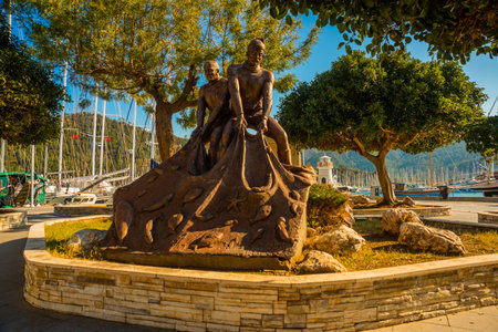 MARMARIS, MUGLA, TURKEY: MARMARIS, TURKEY: A monument to two fishermen with nets on the embankment near the port of Marmaris.のeditorial素材