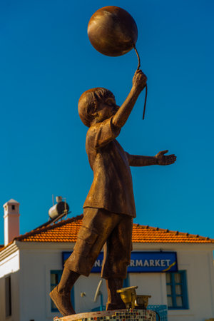 MARMARIS, MUGLA, TURKEY: Fountain with sculptures of Children in Marmaris. Statues of children playing.のeditorial素材
