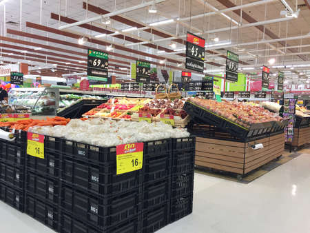 CHIANG RAI, THAILAND - OCTOBER 28 : fresh organic vegetables and fruits zone in Big C Supercenter on October 28, 2016 in Chiang rai, Thailand.のeditorial素材
