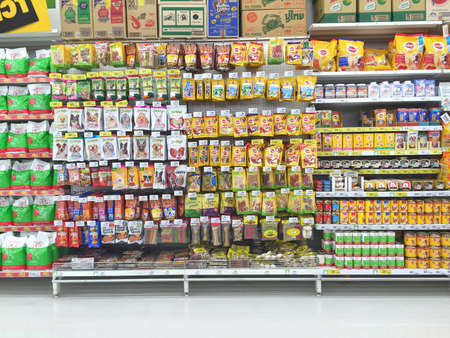 CHIANG RAI, THAILAND - OCTOBER 28 : dof food nn animal supermarket stand or shelf in Big C Supercenter on October 28, 2016 in Chiang rai, Thailandのeditorial素材