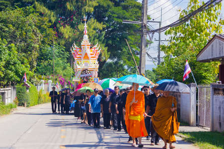 CHIANG RAI, THAILAND - NOVEMBER 19 : unidentified Thai people walking  to the graveyard on November 19, 2016 in Chiang rai, Thailandのeditorial素材