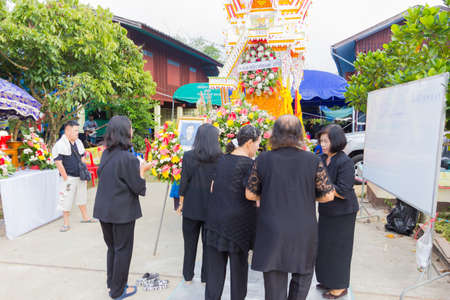 CHIANG RAI, THAILAND - NOVEMBER 19 : unidentified Thai people participating traditional buddhist funeral on November 19, 2016 in Chiang rai, Thailand.のeditorial素材