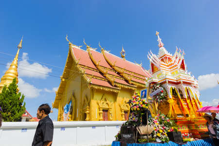 CHIANG RAI, THAILAND - NOVEMBER 19 : unidentified Thai people walking  to the graveyard on November 19, 2016 in Chiang rai, Thailandのeditorial素材